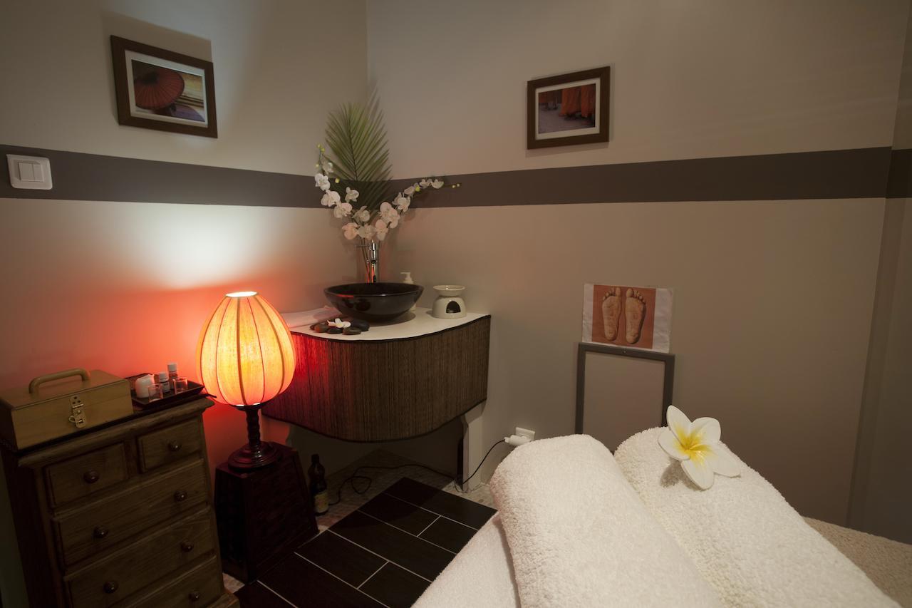 Bed and Breakfast Domaine Les Magasins Bram Екстер'єр фото